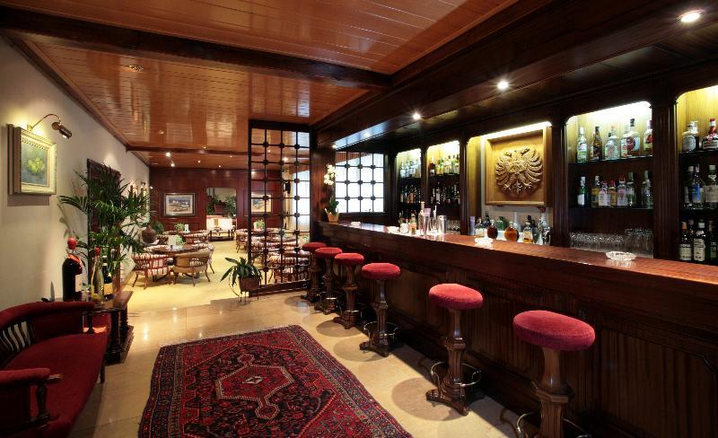 El Castell De Ciutat - Relais & Chateaux 塞奥-德乌赫尔 外观 照片